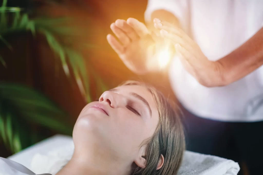 Mobile Therapy Centers Offers Reiki Therapy At The Libertyville Clinic!